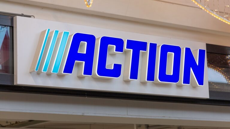 Deze eenvoudige projector van €5,79 bij Action kan de kerstmagie bij u thuis brengen met sterren en sneeuwvlokken.