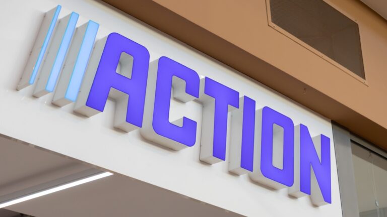 Een kersttafelkleed van minder dan 15 euro bij Action dat doet denken aan de luxe van de grootste Parijse paleizen